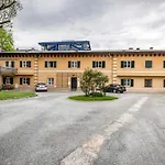 Green flat-garden view - beside KF UNI – parking included