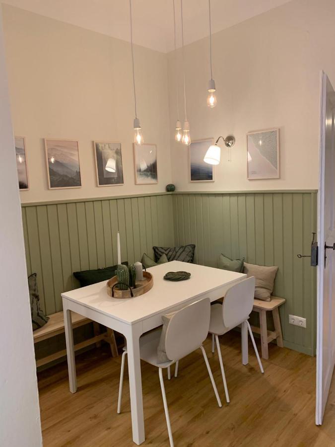Flat-garden View - Beside Kf Uni – Parking Included Appartement